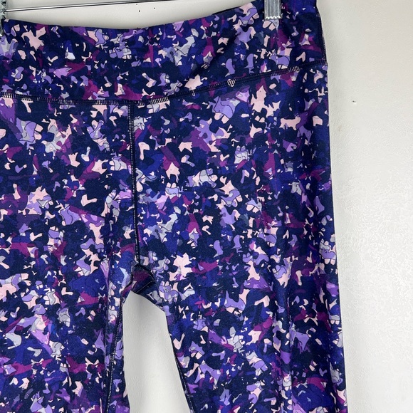 Fabletics Camp Flurry Printed Capri Leggings Purple Mid Rise Activewear XL - Picture 3 of 11